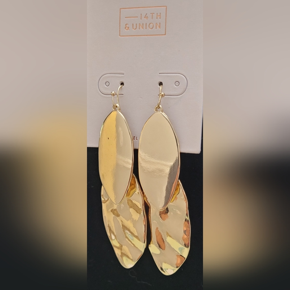 14TH & Union Gold Leaf shaped earrings